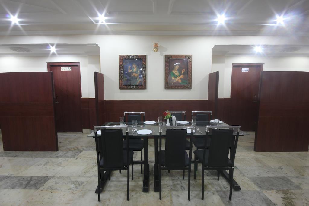 Hôtel Urmee à Bhubaneswar Extérieur photo
